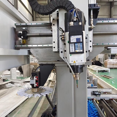 ملف ألومنيوم مركز معالجة CNC 4 محاور تلقائي يتم التحكم به مع 4 محاور لمصنع الحائط الستار