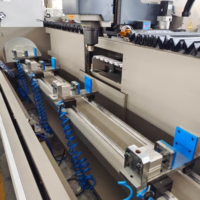 ملف الألومنيوم مراكز التصنيع CNC آلة تغيير تلقائية للعمل مع طول 3000mm