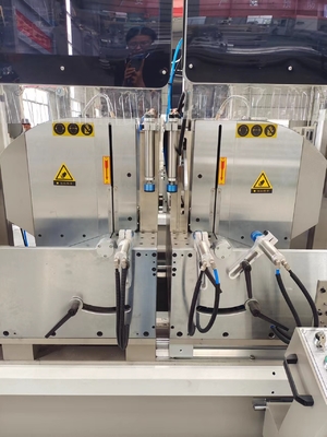 آلة قطع الألومنيوم التلقائية CNC المنشار المزدوج لمطار الباب والجدار الستار