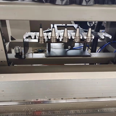 آلومنيوم نافذة الباب صنع آلة مركز التصنيع CNC للحفر حفر الطحن