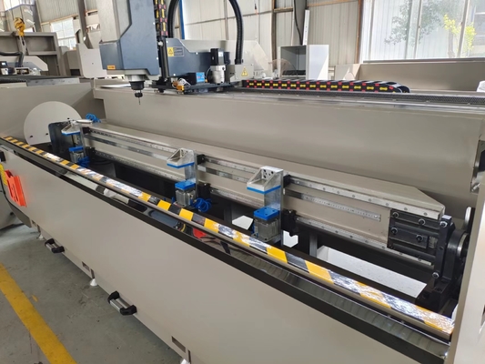 2500mm الألومنيوم و Upvc CNC حفر حفر الثقوب طحن آلة مع فوهة واحدة