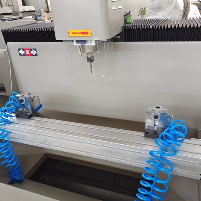 800mm واحد رأس CNC جهاز التوجيه لالألومنيوم و UPVC حفر حفر الثقوب
