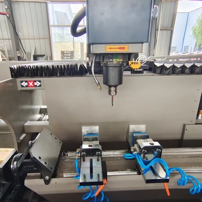 مركز تصنيع الألمنيوم 2500 مم مركز تصنيع الألومنيوم 3 محاور CNC