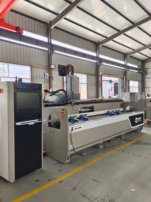 مركز صناعة الألومنيوم ATC +90 درجة آلة التقطيع CNC