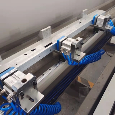 الصين مصنع ويكي المعدات التوريد 3 + 1 محور CNC حفر طحن آلة المائدة يمكن أن تدور +-90 درجة