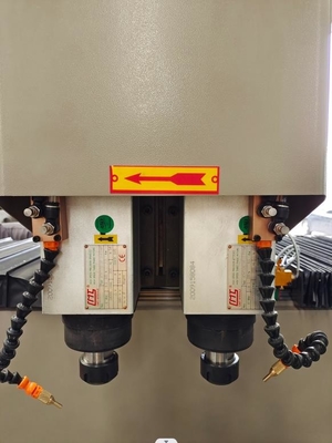 3000ملم 3200ملم آلة الحفر ذات الرأس المزدوج آلة ثقب CNC لصنع أبواب النوافذ من الألومنيوم PVC