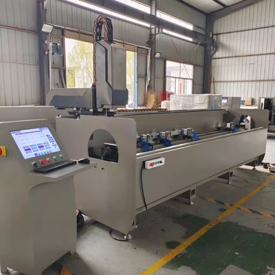 3 محورات مركز معالجة محورية تحكم CNC العمل مع المحور 3 جوانب على منطقة باب النافذة